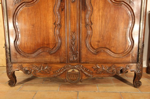 Furniture  - 18th C Important Provencal wedding armoire of high quality walnut