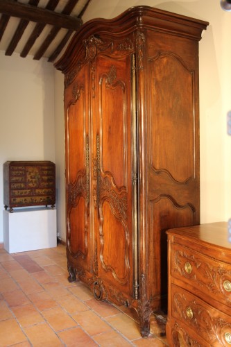 Importante armoire provençale de mariage du XVIIIe siècle en bois de noyer - Louis XV