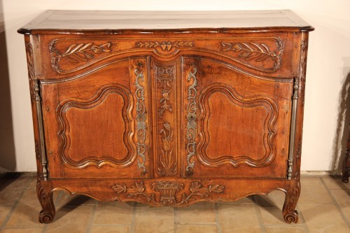 18th C Louis XV wedding sideboard. In walnut wood. Arlesian work. - Furniture Style Louis XV