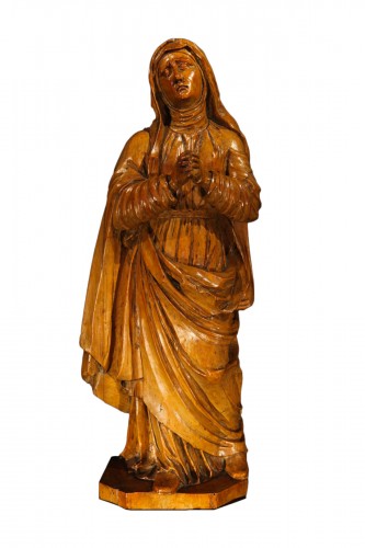 Sorrowful Virgin Sculpture in walnut wood From Italy. Circa 1600