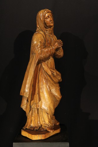 Sculpture  - Sorrowful Virgin.  Sculpture in walnut wood . From Italy. Circa 1600