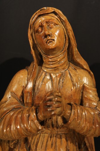 Sorrowful Virgin.  Sculpture in walnut wood . From Italy. Circa 1600 - 