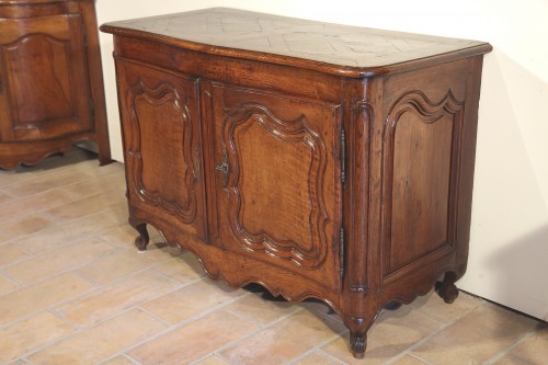 18thC Louis XV presentation buffet (dresser), from Languedoc. - Furniture Style Louis XV