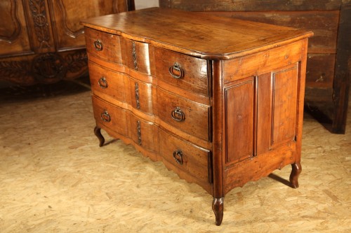 Louis XV Cherry wood chest of drawers with a crossbow front From Provence - Furniture Style Louis XV