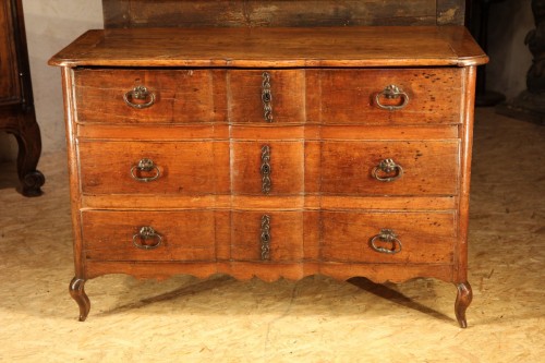 Louis XV Cherry wood chest of drawers with a crossbow front From Provence - Louis XV