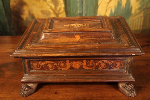 Renaissance wedding box called « Cassone » - Objects of Vertu Style Renaissance