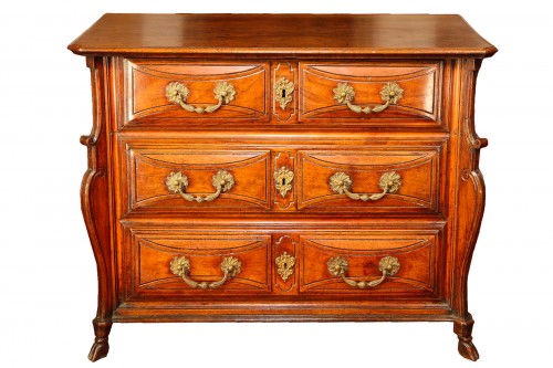 Louis XIV mazarine Commode said « with console uprigths ». In walnut wood.