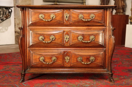 Louis XIV mazarine Commode said « with console uprigths ». In walnut wood. - Furniture Style Louis XIV