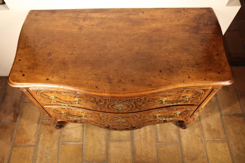 18th century - 18th C  Arlesian wedding commode (chest of drawers). In blond walnut wood.