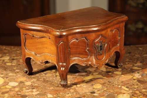 Objects of Vertu  - 18thC Rare casket in the shape of a chest of drawers curved on its 3 sides