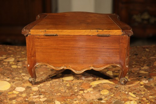 18thC Rare casket in the shape of a chest of drawers curved on its 3 sides - 