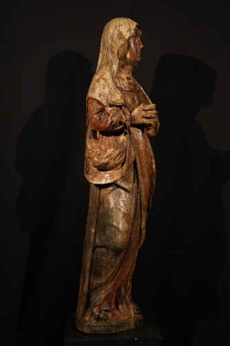 Sculpture  - Saint woman, 16th century statue in carved walnut wood with traces of polychromy