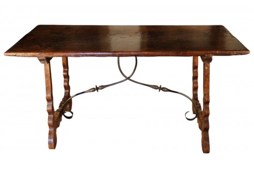 17th C walnut wood Table with lyre legs. In from Spain