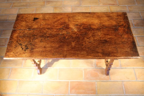 Furniture  - 17th C walnut wood Table with lyre legs. In from Spain