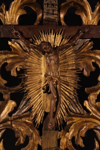 Religious Antiques  - 17th C altar crucifix in gilded and lacquered wood Baroque work of Italy