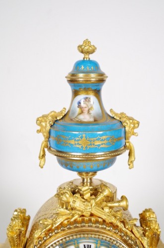 Pendule d'époque Napoléon III en bronze doré et porcelaine - Horlogerie Style Napoléon III