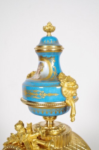 Napoléon III - Pendule d'époque Napoléon III en bronze doré et porcelaine