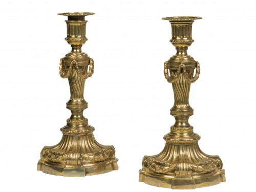 Paire de bougeoirs en bronze doré Epoque Louis XVI