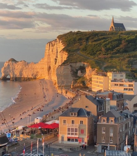 Félix Mestres Borrell (1872–1933) - Vue sur Étretat, France - 