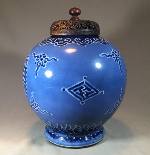 Chinese porcelain jar. Qianlong mark - Porcelain & Faience Style 