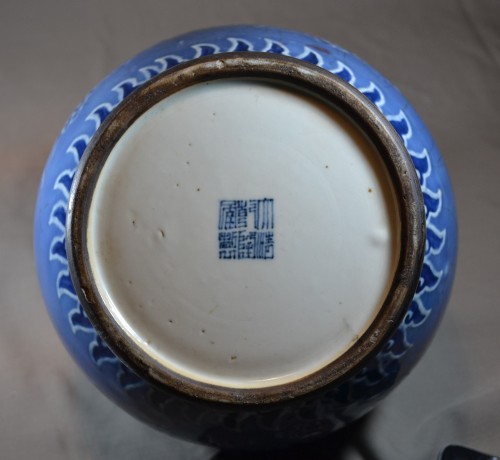 Porcelain & Faience  - Chinese porcelain jar. Qianlong mark