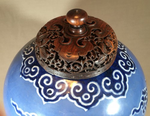 Chinese porcelain jar. Qianlong mark - 