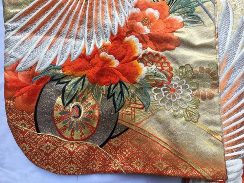 Kimono (uchikake) en soie brodée et métal - Japon ère Showa - Conservatoire Sakura