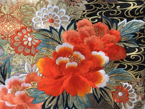 XXe siècle - Kimono (uchikake) en soie brodée et métal - Japon ère Showa