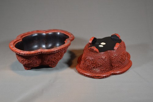 Pair of carved cinnabar lacquer cups. China 18th century. - Asian Works of Art Style 