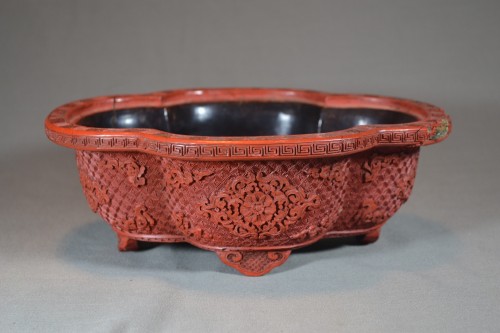 18th century - Pair of carved cinnabar lacquer cups. China 18th century.