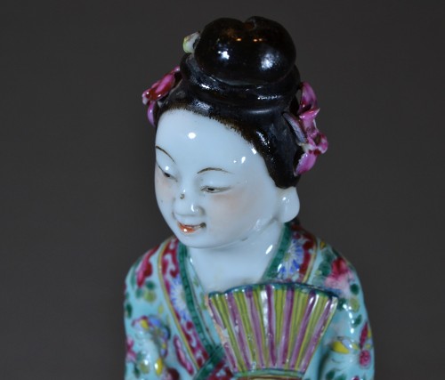 XIXe siècle - Statuette en porcelaine de Chine époque Qing début 19esiècle
