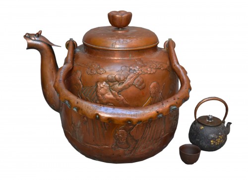 Temple teapot. Embossed copper, Japan Edo périod