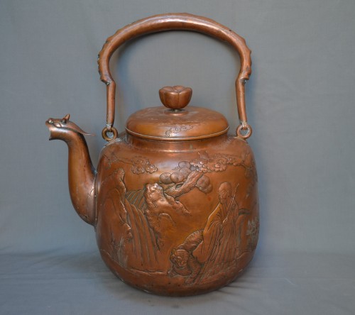 Temple teapot. Embossed copper, Japan Edo périod - Asian Works of Art Style 