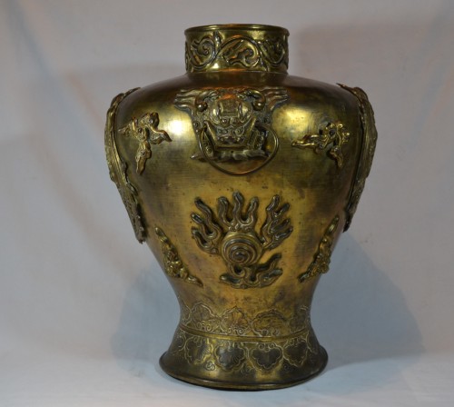 Gilded copper vase, applied with Phoenix and Lions, China Qing dynasty - Asian Works of Art Style 