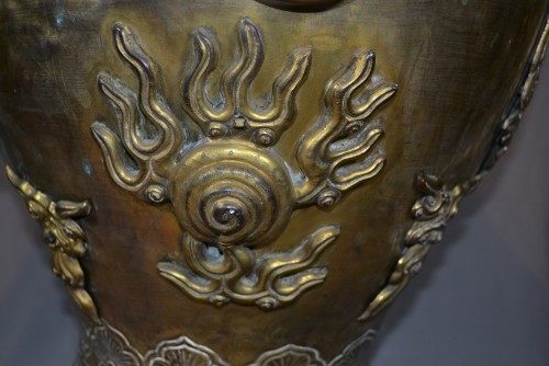 Antiquités - Vase en cuivre doré,appliqué de Phoenix et Lions, Chine dynastie Qing