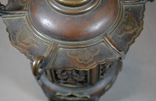 Antiquités - Bronze hanging lantern (Tsuri Toro). Rare Christian Cross decoration. Japan