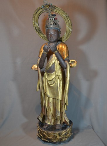 Asian Works of Art  - Kwannon in gilded lacquered wood,Japan, early Edo period or earlier