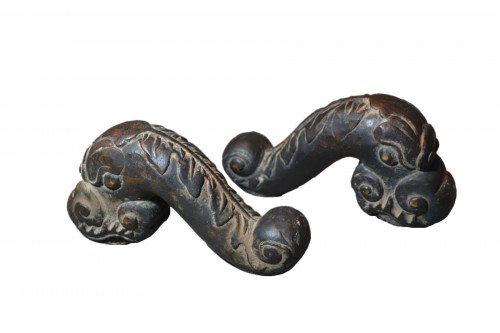 Cast bronze cannon handles, representing 2 dragons