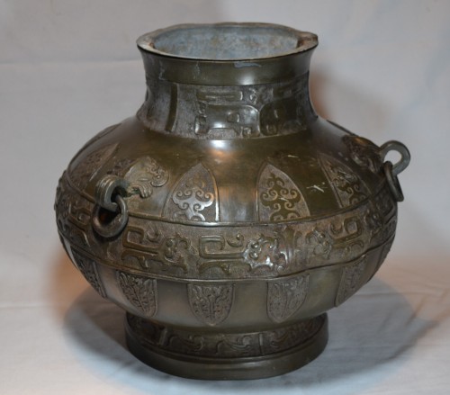 19th century - Large bronze vase. Decoration of Tao-Tie masks