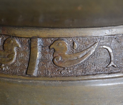 Large bronze vase. Decoration of Tao-Tie masks - 