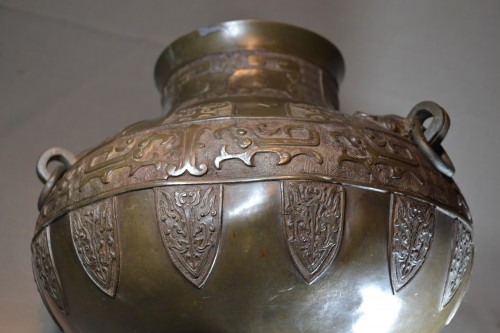  - Large bronze vase. Decoration of Tao-Tie masks