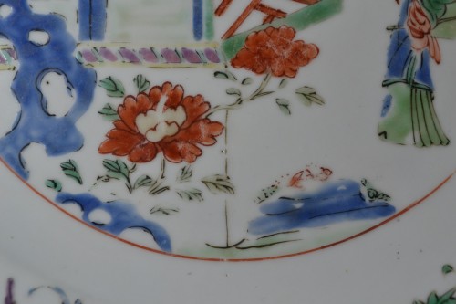  - Plat en porcelaine de chine.Décoré d'émaux de la "famille verte".Kangxi vers 1700