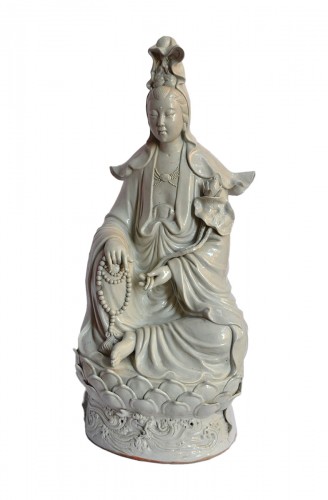 Guanyin in monochrome white Chinese porcelain. Qing Dynasty.