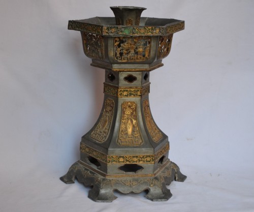 Antiquités - Large temple candlestick in gilded lead, China,Qing period.