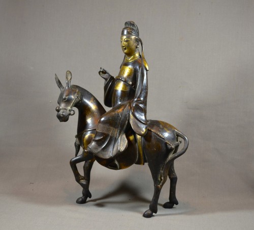 Antiquités - Su-Shi chevauchant sa mule en bronze doré d'époque Ming, Chine 17e siècle