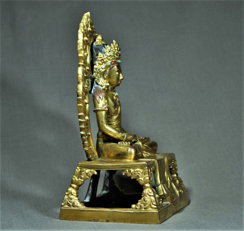 XVIIIe siècle - Bouddha en bronze doré incrusté de pierre, Chine 18e siècle règne de Qianlong