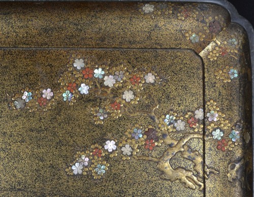  - Gold lacquer tray inlaid with coral and mother-of-pearl, Japan Late 17th century 