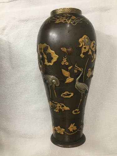 Antiquités - Paire de vases en métaux précieux, Japon période Meiji fin du 19e siècle