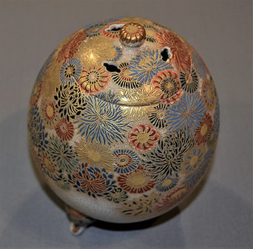 Satsuma earthenware incense burner, Japan Kyoto around 1900 - 