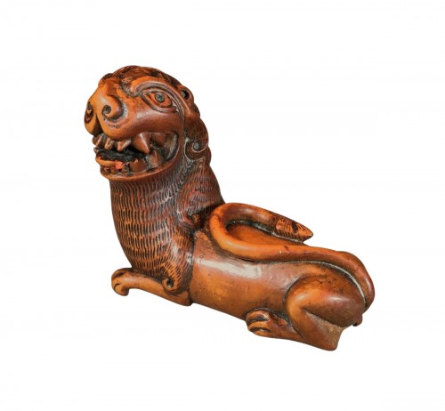 17th century Wooden box and tobacco grater in the shape of a lion